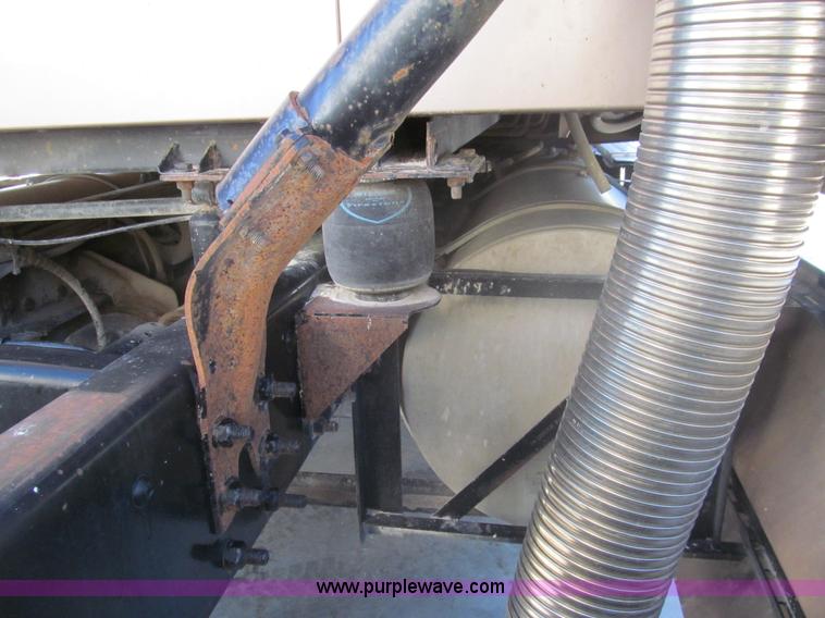 image for item I7204 1998 Sterling AT9522 semi truck