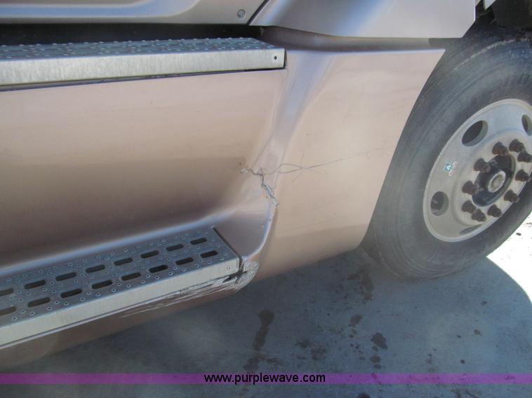 image for item I7204 1998 Sterling AT9522 semi truck