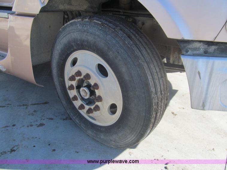 image for item I7204 1998 Sterling AT9522 semi truck