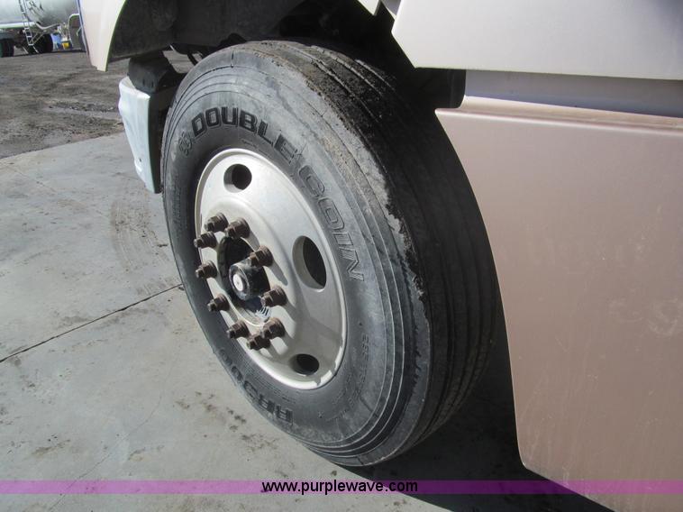 image for item I7204 1998 Sterling AT9522 semi truck