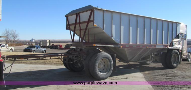 image for item I7205 1983 Doonan 21' pup grain trailer