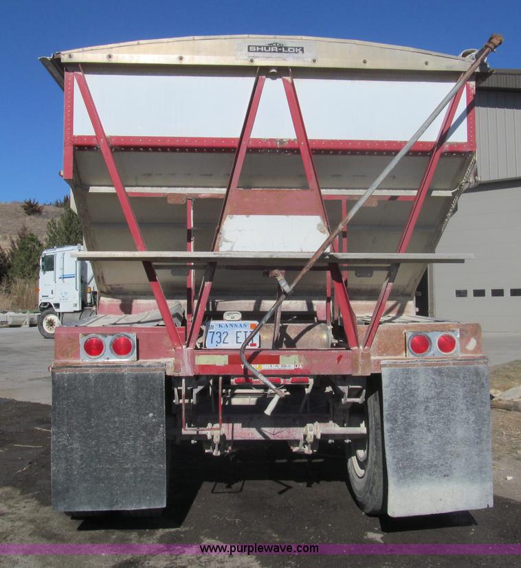 image for item I7205 1983 Doonan 21' pup grain trailer