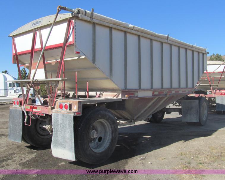 image for item I7205 1983 Doonan 21' pup grain trailer