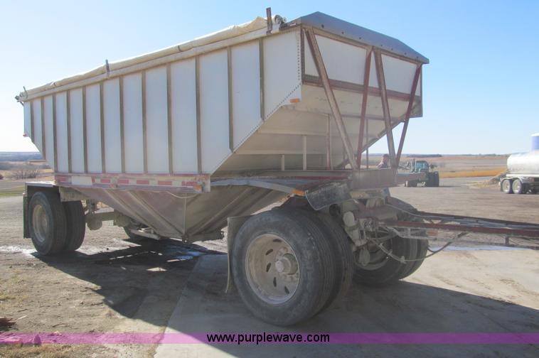 image for item I7205 1983 Doonan 21' pup grain trailer