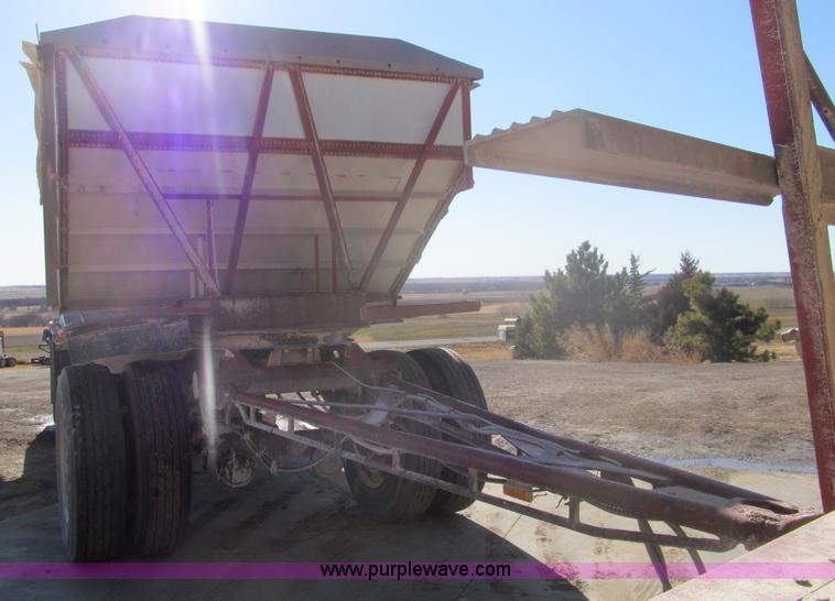 image for item I7205 1983 Doonan 21' pup grain trailer