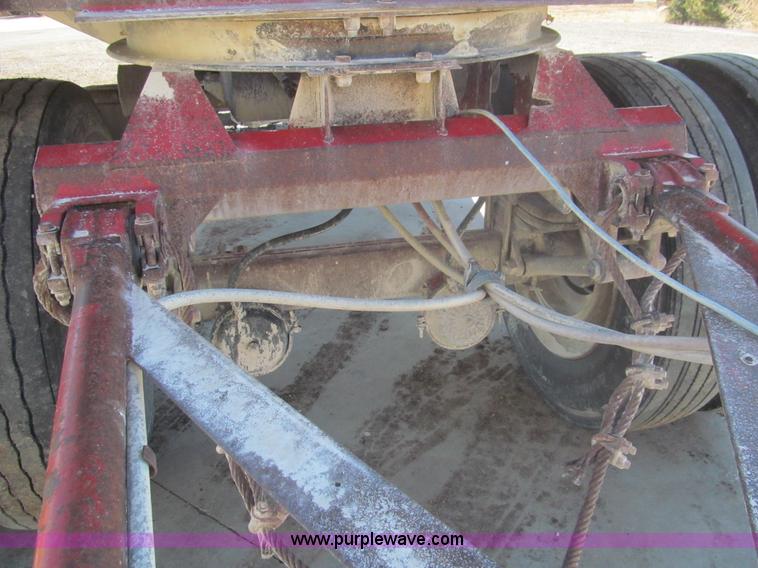 image for item I7205 1983 Doonan 21' pup grain trailer