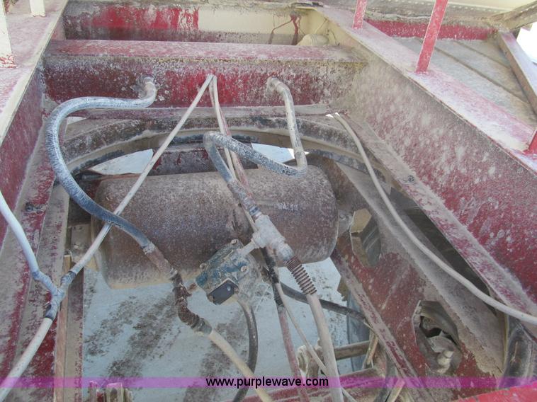 image for item I7205 1983 Doonan 21' pup grain trailer