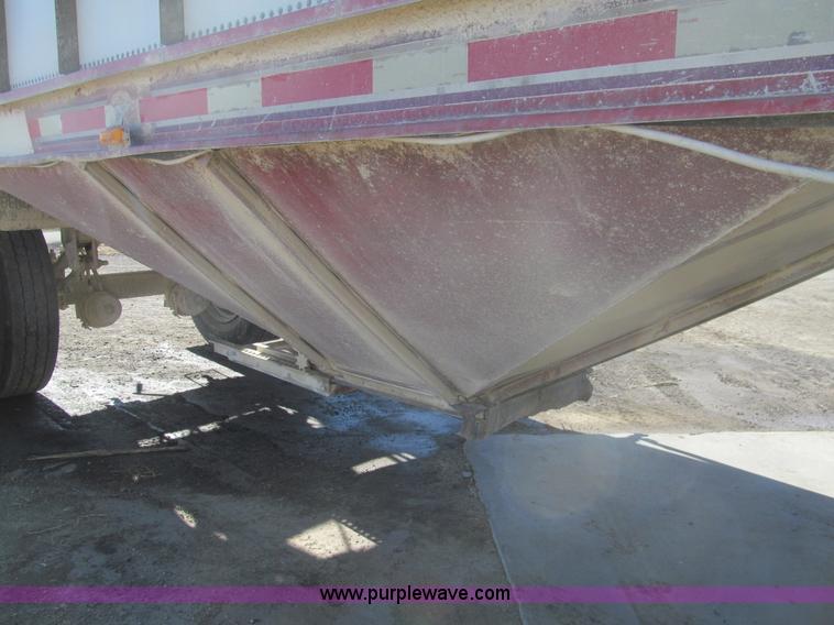 image for item I7205 1983 Doonan 21' pup grain trailer