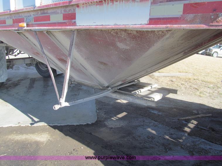 image for item I7205 1983 Doonan 21' pup grain trailer