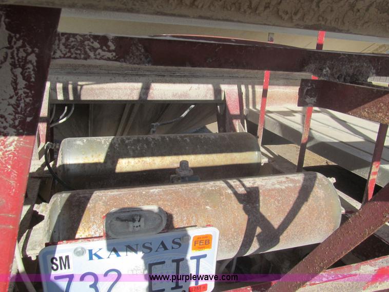 image for item I7205 1983 Doonan 21' pup grain trailer