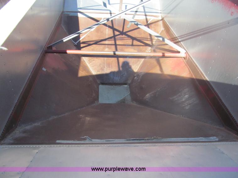 image for item I7205 1983 Doonan 21' pup grain trailer