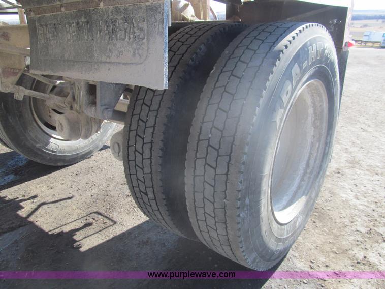 image for item I7205 1983 Doonan 21' pup grain trailer