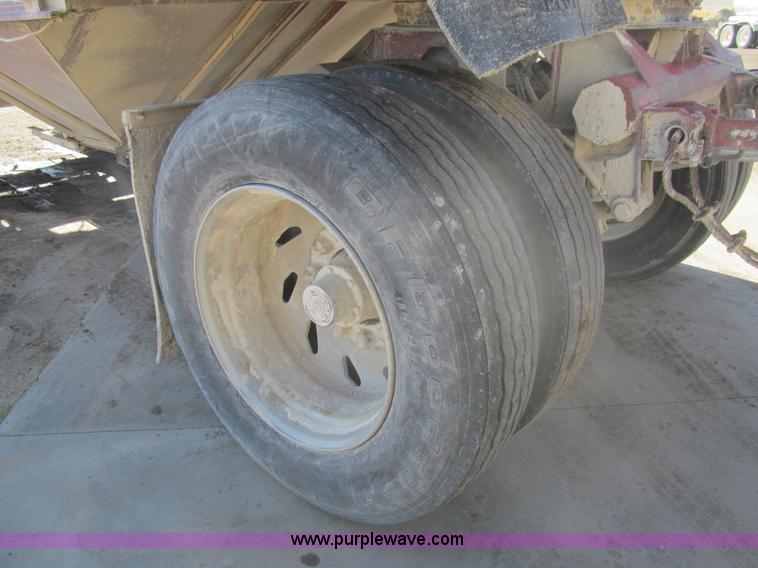 image for item I7205 1983 Doonan 21' pup grain trailer