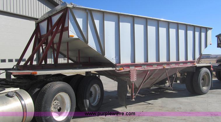 image for item I7206 1983 Doonan 24' fifth wheel grain trailer