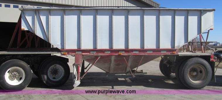 image for item I7206 1983 Doonan 24' fifth wheel grain trailer