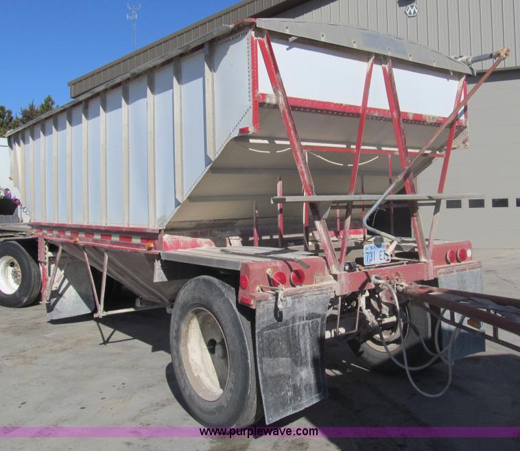 image for item I7206 1983 Doonan 24' fifth wheel grain trailer