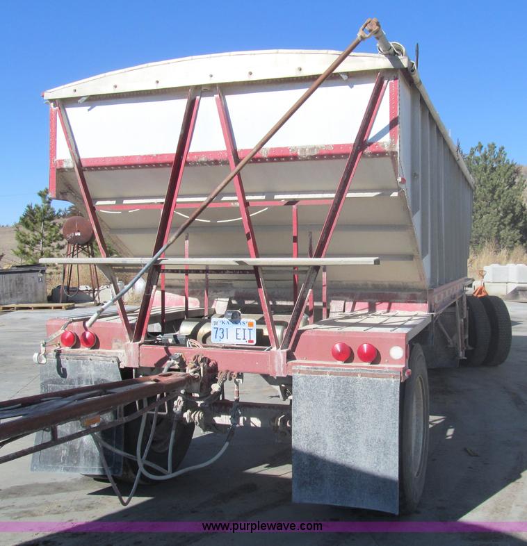 image for item I7206 1983 Doonan 24' fifth wheel grain trailer