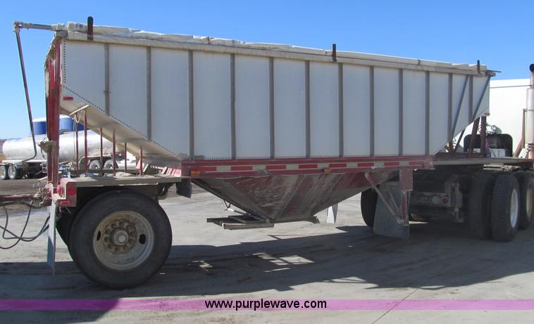 image for item I7206 1983 Doonan 24' fifth wheel grain trailer