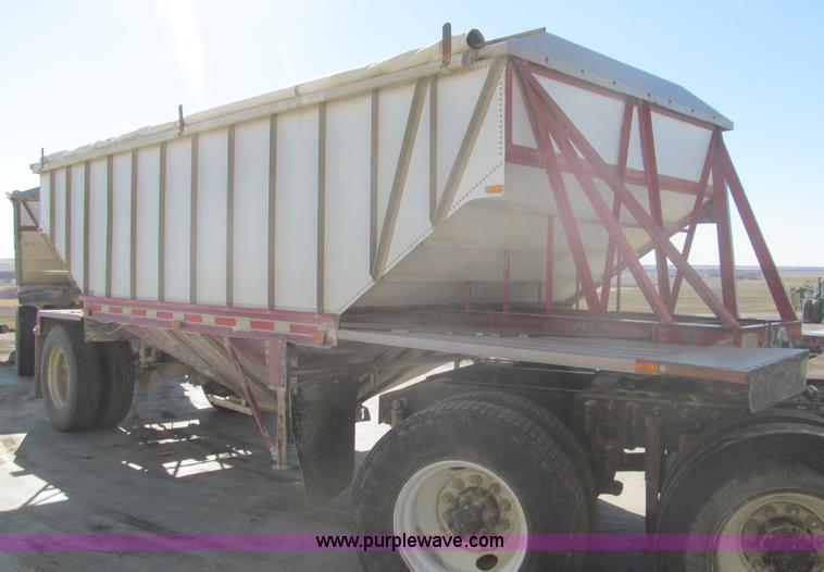 image for item I7206 1983 Doonan 24' fifth wheel grain trailer