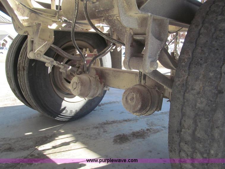 image for item I7206 1983 Doonan 24' fifth wheel grain trailer