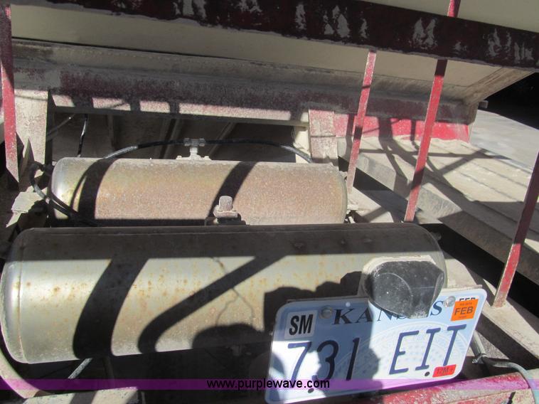 image for item I7206 1983 Doonan 24' fifth wheel grain trailer