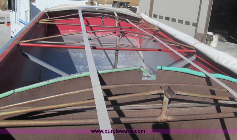 image for item I7206 1983 Doonan 24' fifth wheel grain trailer