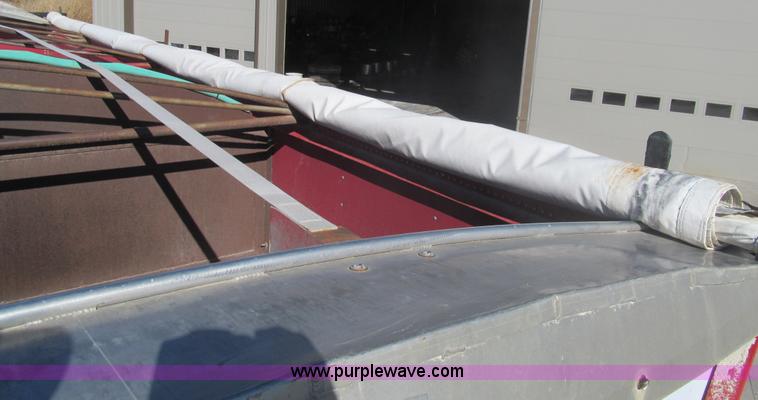 image for item I7206 1983 Doonan 24' fifth wheel grain trailer