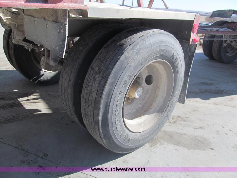 image for item I7206 1983 Doonan 24' fifth wheel grain trailer