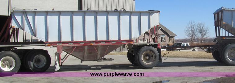 image for item I7206 1983 Doonan 24' fifth wheel grain trailer