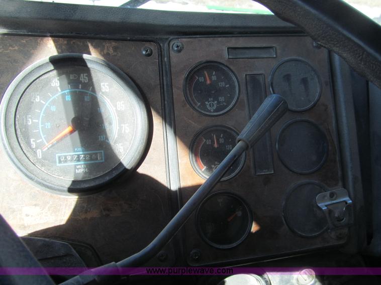 image for item I7207 1996 International 9600 semi truck