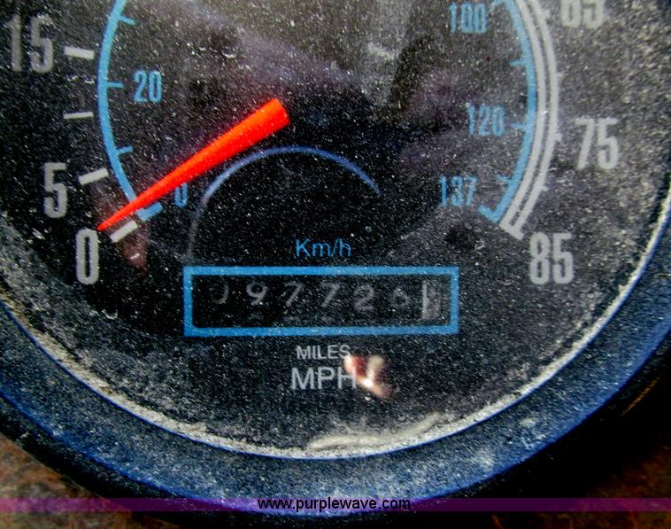 image for item I7207 1996 International 9600 semi truck