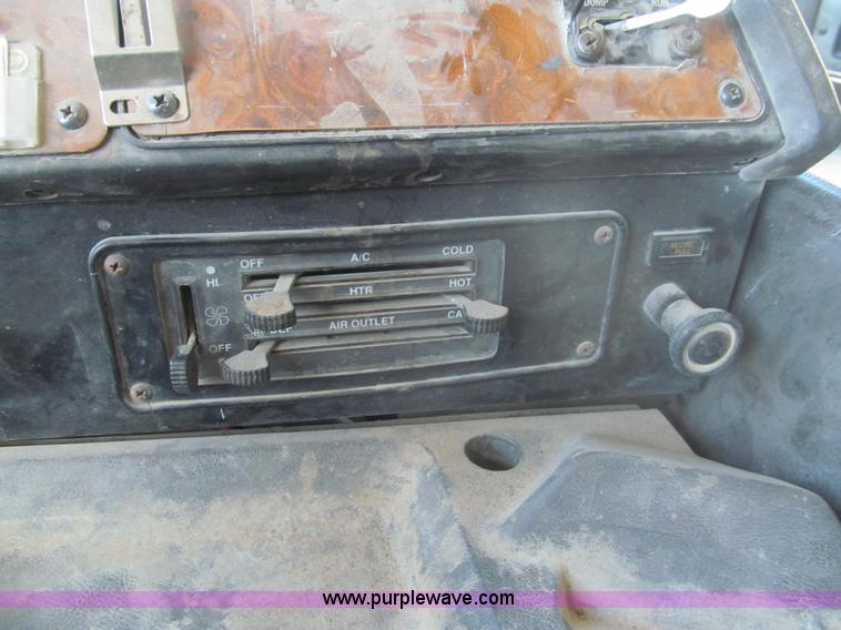 image for item I7207 1996 International 9600 semi truck