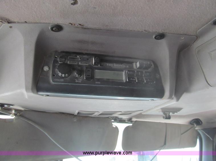 image for item I7207 1996 International 9600 semi truck