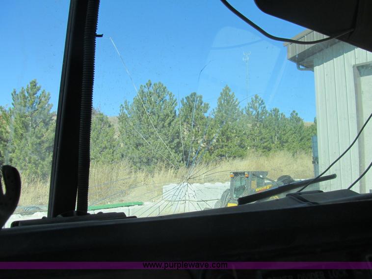 image for item I7207 1996 International 9600 semi truck