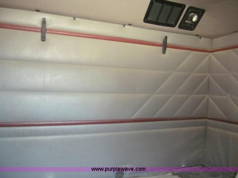 image for item I7207 1996 International 9600 semi truck