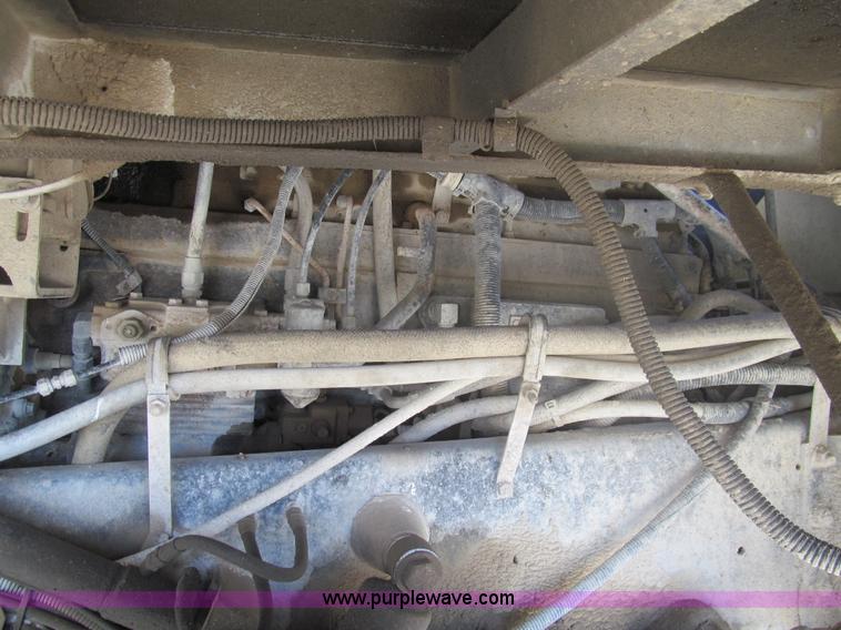 image for item I7207 1996 International 9600 semi truck