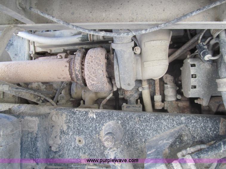 image for item I7207 1996 International 9600 semi truck