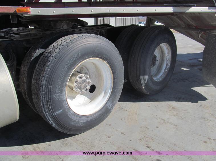 image for item I7207 1996 International 9600 semi truck