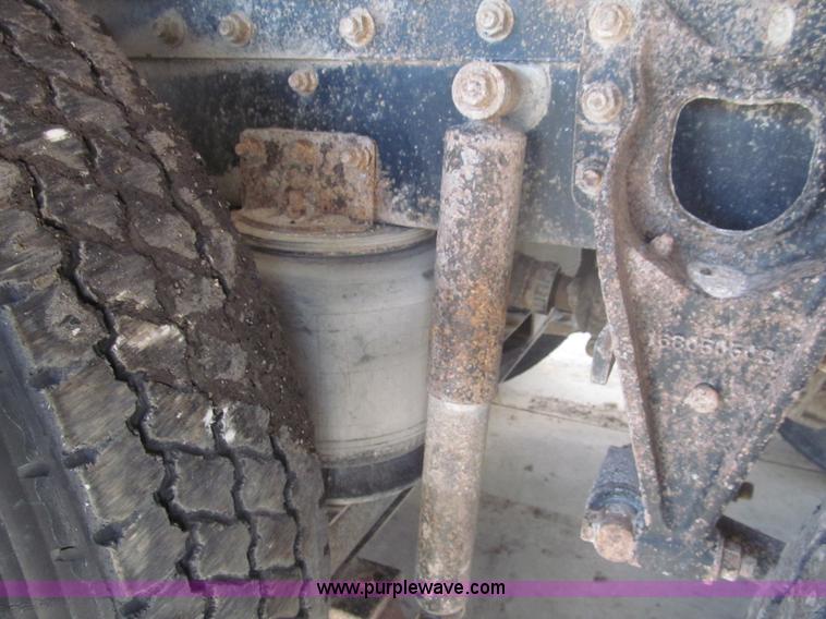 image for item I7207 1996 International 9600 semi truck