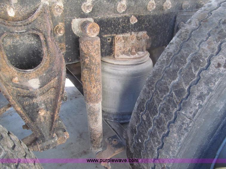 image for item I7207 1996 International 9600 semi truck