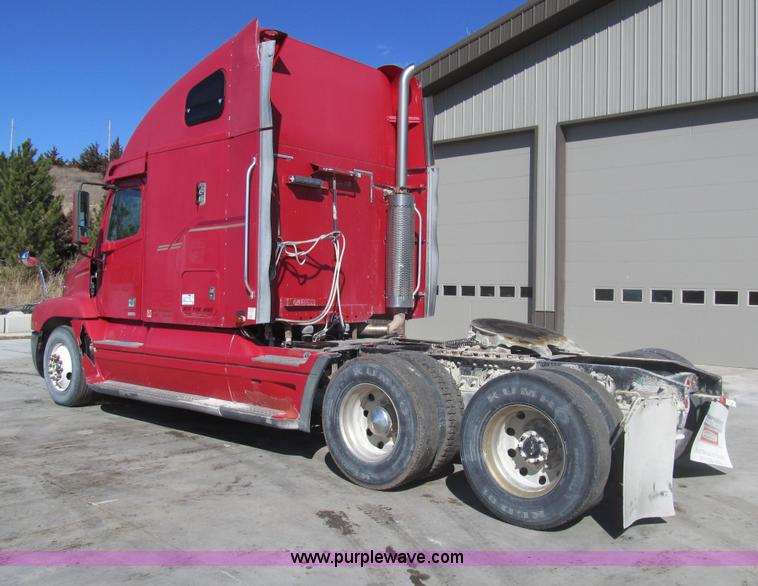 image for item I7208 1998 Freightliner FLC120 semi truck