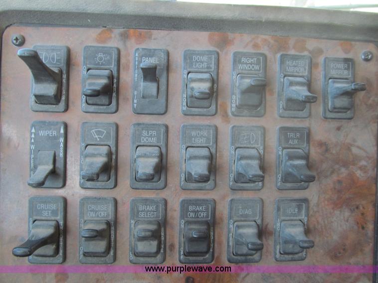 image for item I7209 1996 International 9600 semi truck