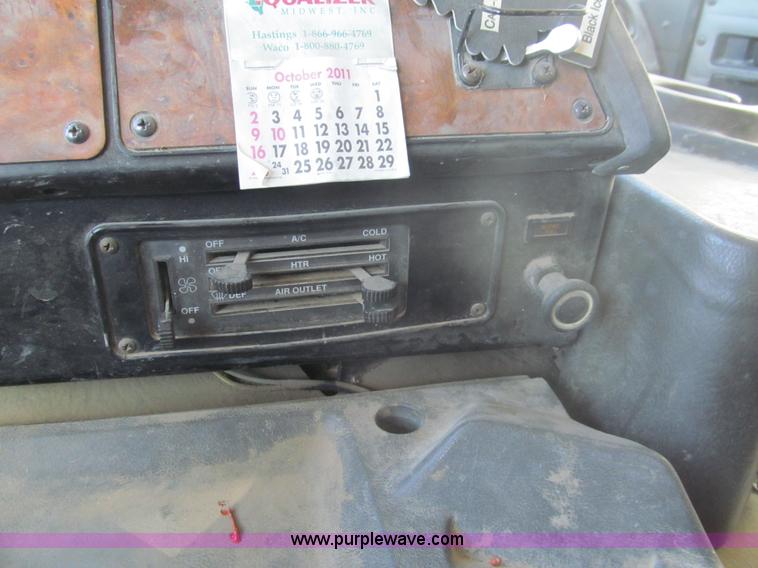 image for item I7209 1996 International 9600 semi truck