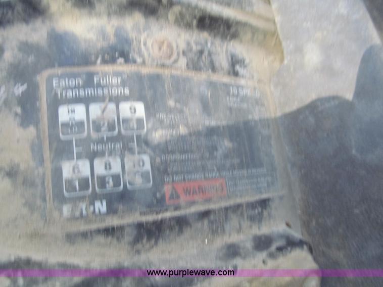 image for item I7209 1996 International 9600 semi truck