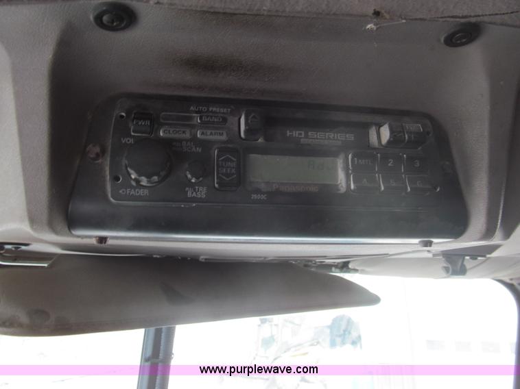 image for item I7209 1996 International 9600 semi truck