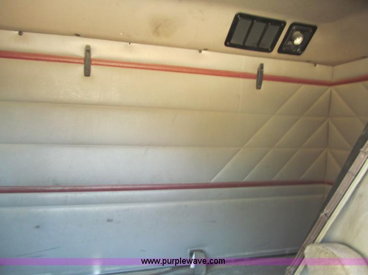 image for item I7209 1996 International 9600 semi truck