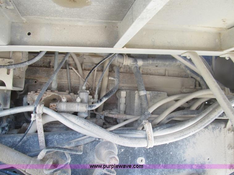 image for item I7209 1996 International 9600 semi truck