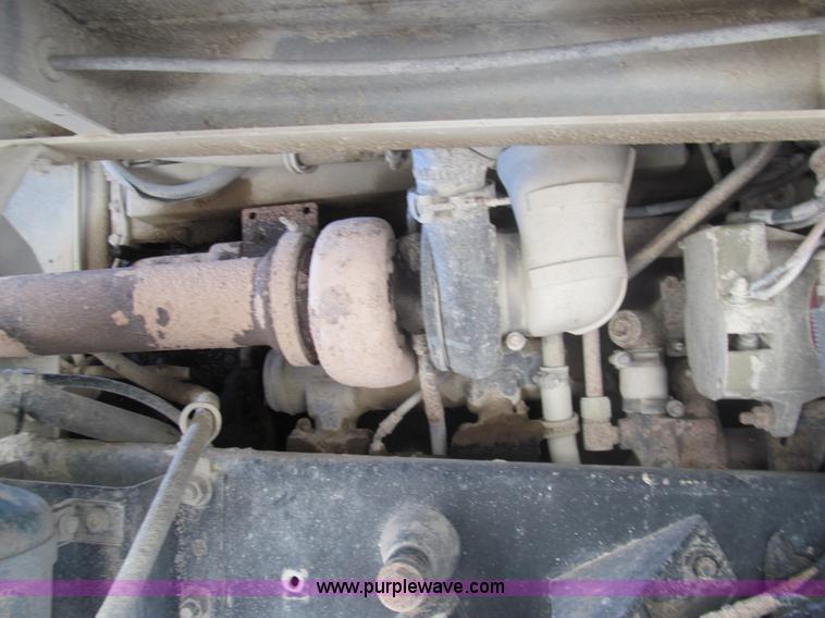 image for item I7209 1996 International 9600 semi truck