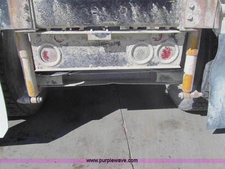 image for item I7209 1996 International 9600 semi truck