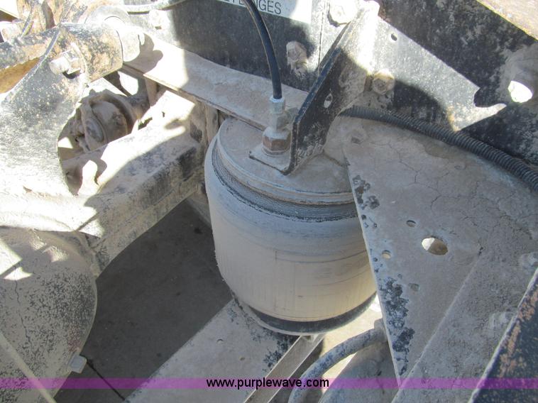 image for item I7209 1996 International 9600 semi truck